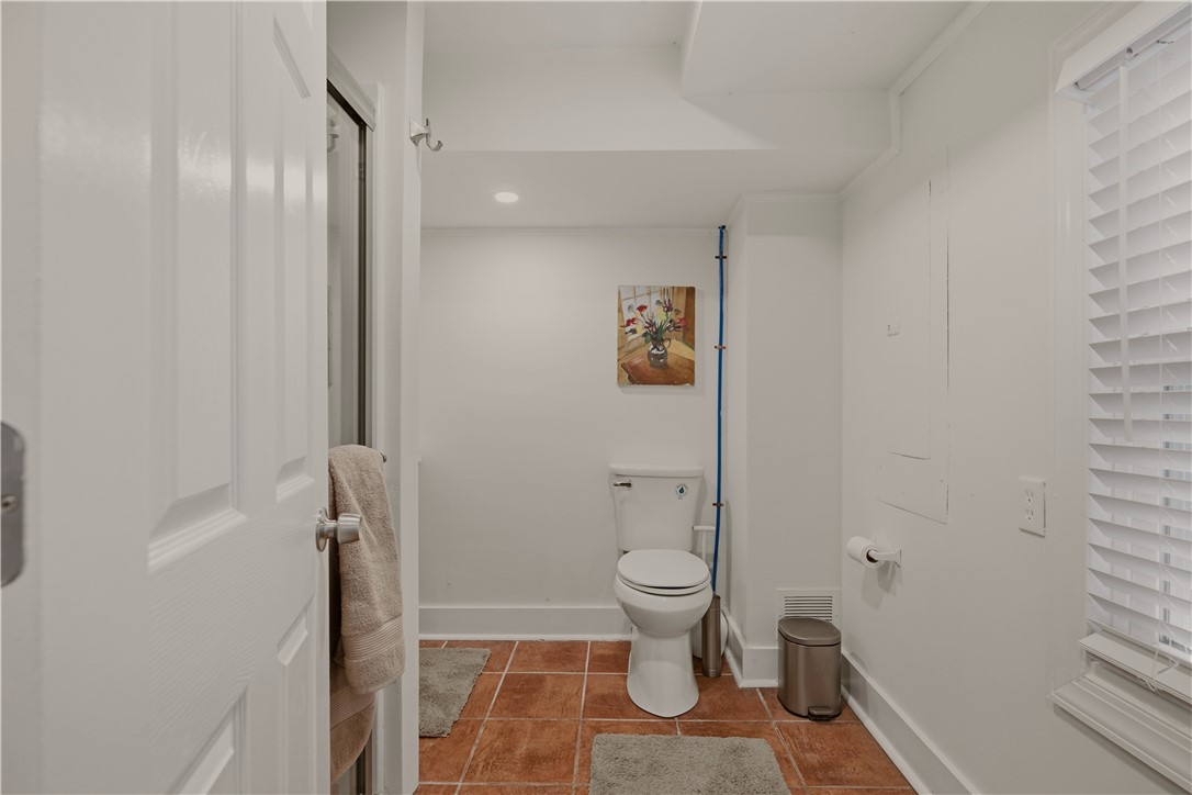 554 East Main Road Middletown, RI 02842 - Photo 12 of 22