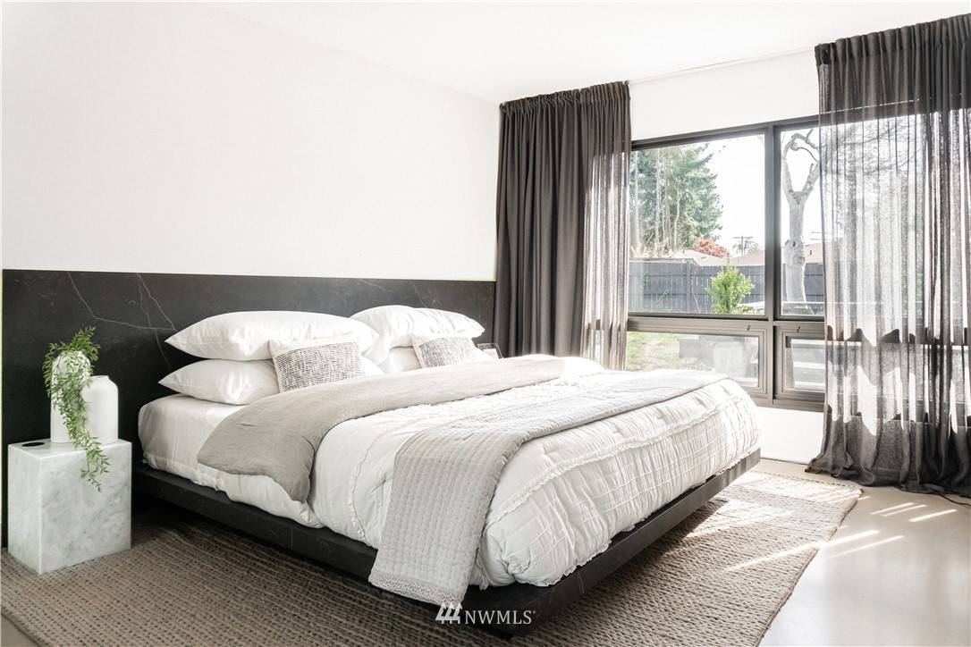 1208 48th Street Southeast Everett, WA 98203 - Photo 23 of 40 a bedroom with bed and a large window