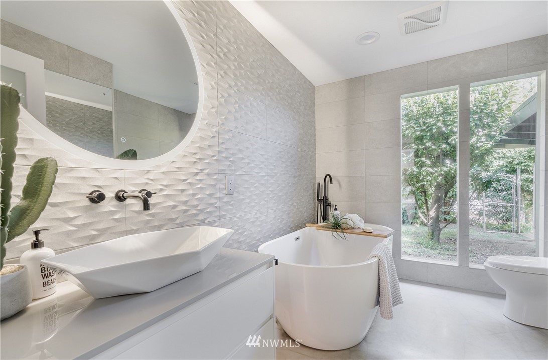 1208 48th Street Southeast Everett, WA 98203 - Photo 28 of 40 a bathroom with a tub sink and mirror