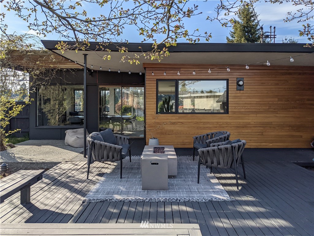 1208 48th Street Southeast Everett, WA 98203 - Photo 38 of 40 a view of a chairs and table in a patio
