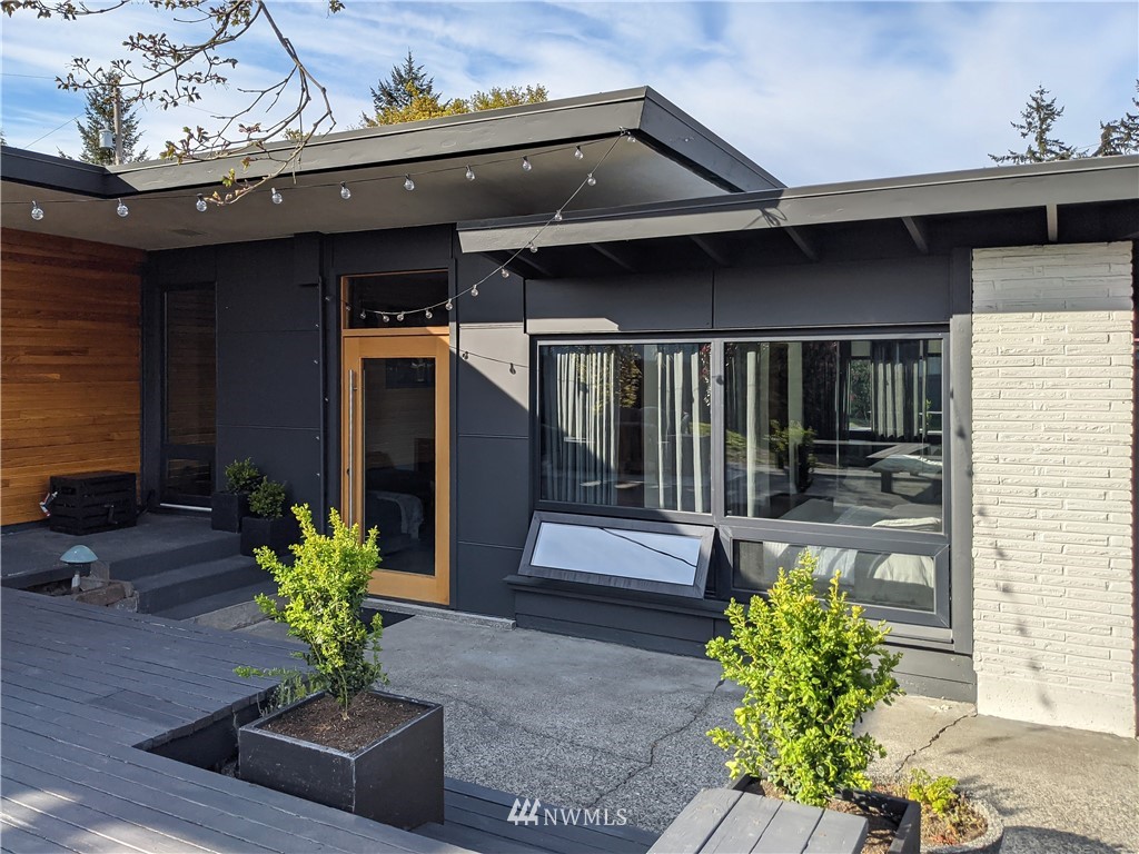 1208 48th Street Southeast Everett, WA 98203 - Photo 39 of 40 a lobby with a table and chairs potted plants