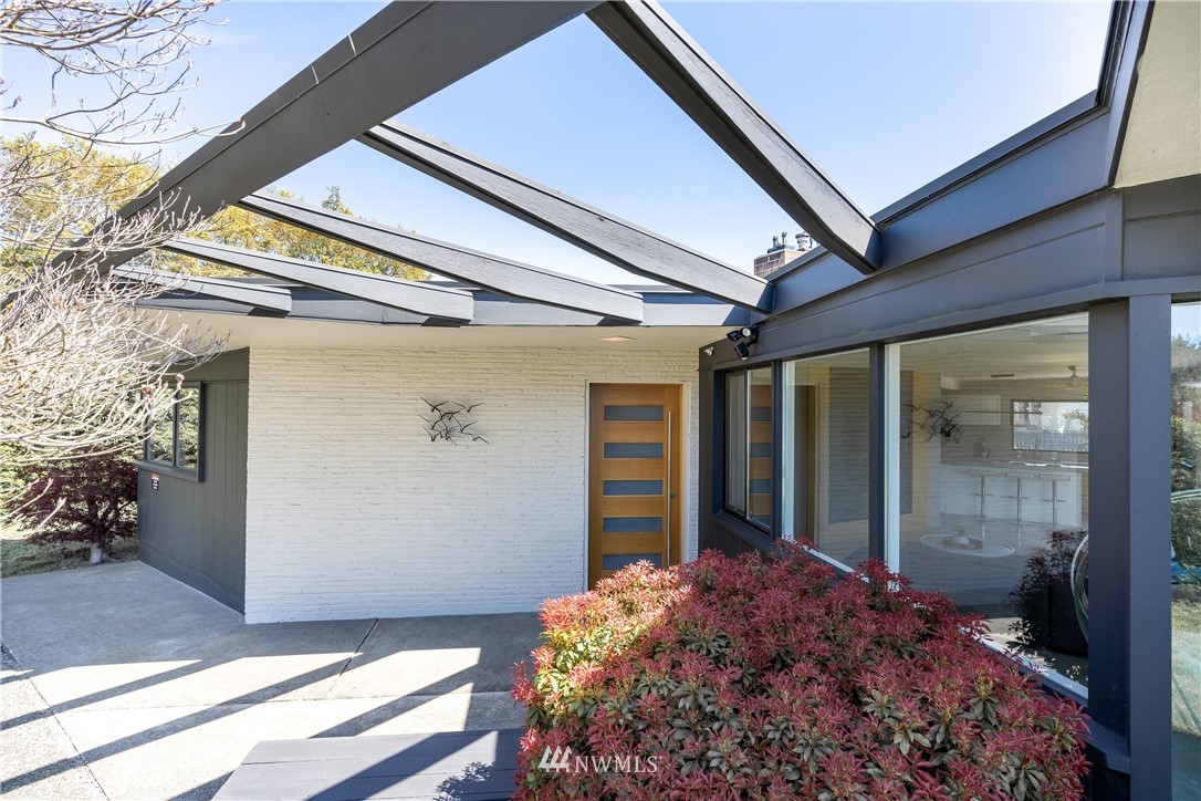 1208 48th Street Southeast Everett, WA 98203 - Photo 6 of 40 a backyard of a house with seating space