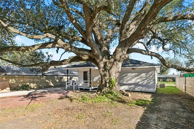 $2,400 | 157 Destrehan Drive, Destrehan, LA 70047