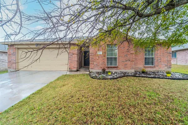 $309,900 | 421 Oxford Street, Burleson, TX 76028