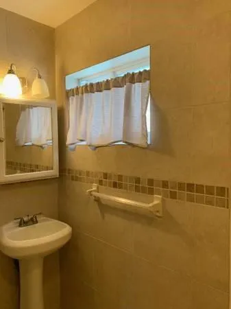 $1,600 | 120 Northeast 10th Avenue, Unit 1, Hallandale Beach, FL 33009