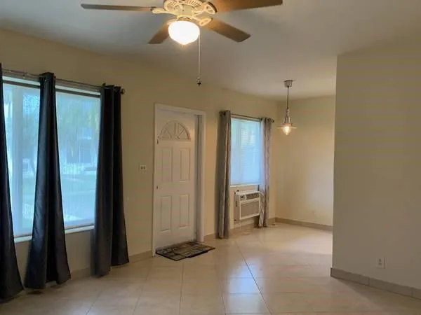 $1,600 | 120 Northeast 10th Avenue, Unit 1, Hallandale Beach, FL 33009