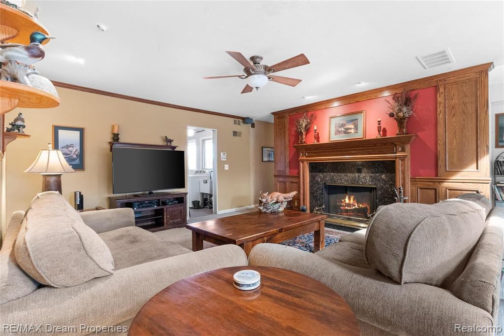 33477 Quaker Valley Road Farmington Hills, MI 48331 - Photo 22 of 23