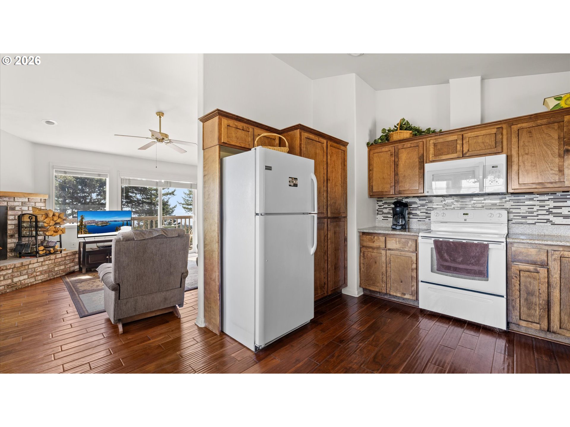 18484 Carpenterville Road Brookings, OR 97415 - Photo 14 of 48 Kitchen