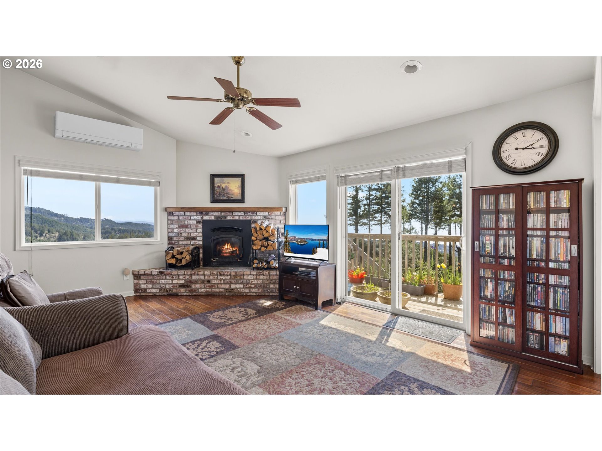 18484 Carpenterville Road Brookings, OR 97415 - Photo 9 of 48 Living Room