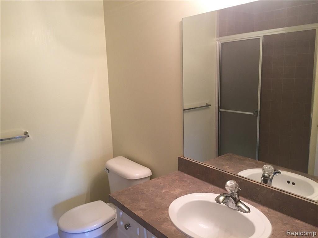 3697 Oakmonte Boulevard Rochester, MI 48306 - Photo 13 of 28