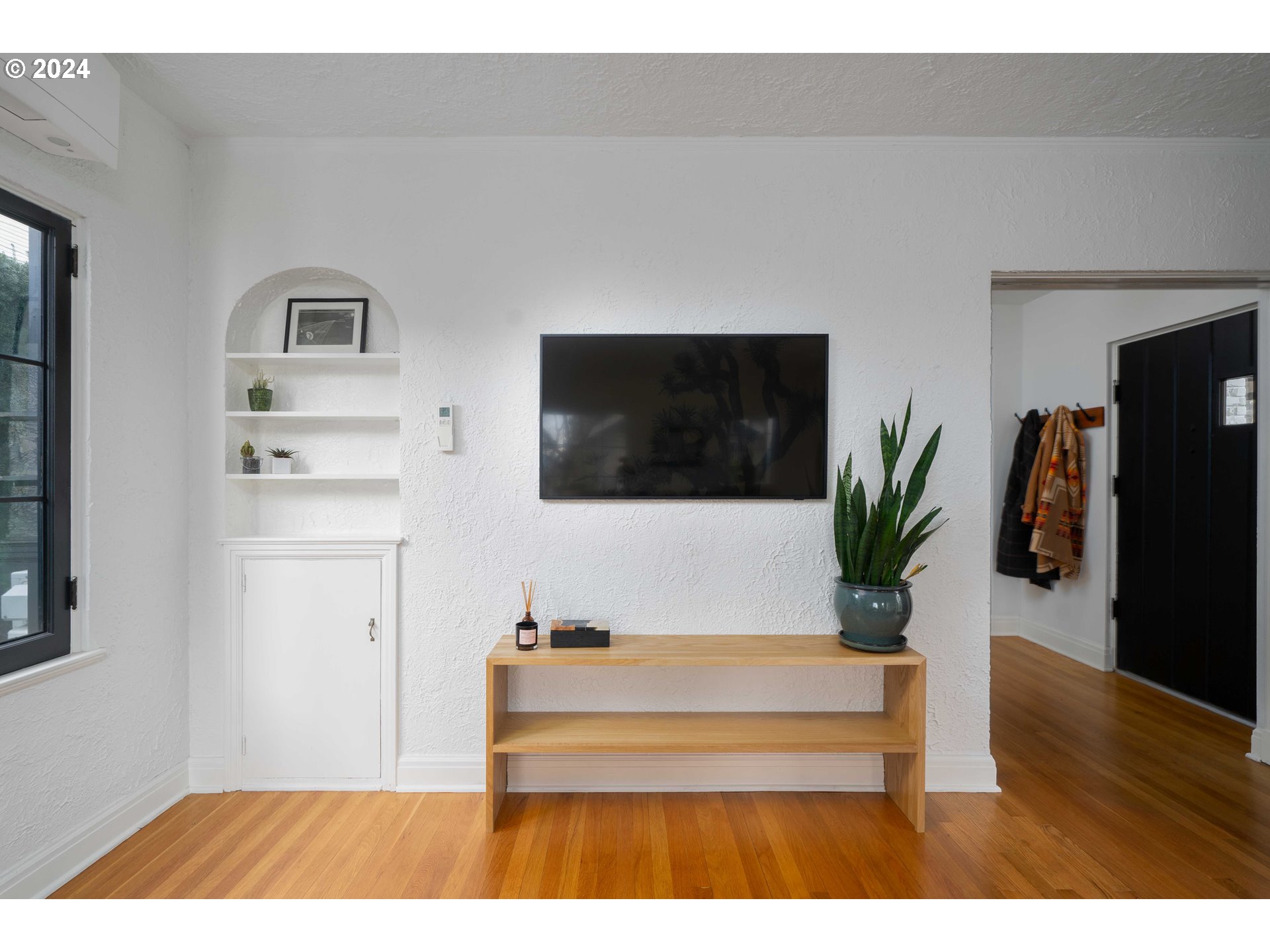 1826 Southwest Myrtle Street Portland, OR 97201 - Photo 11 of 42 Living Room