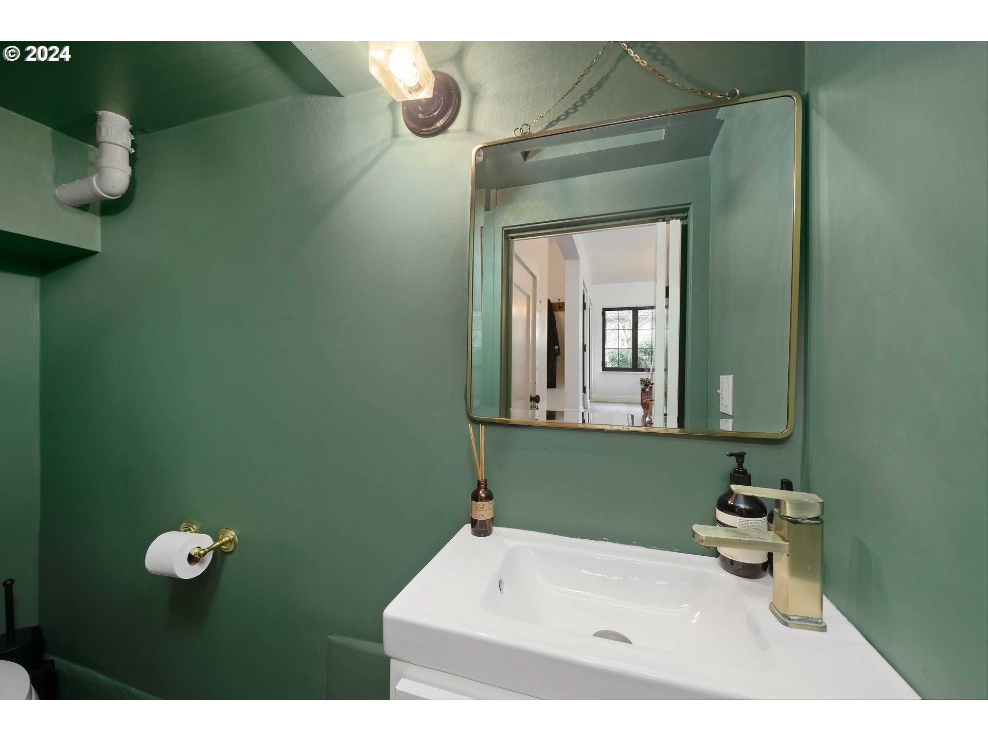 1826 Southwest Myrtle Street Portland, OR 97201 - Photo 21 of 42 Bathroom