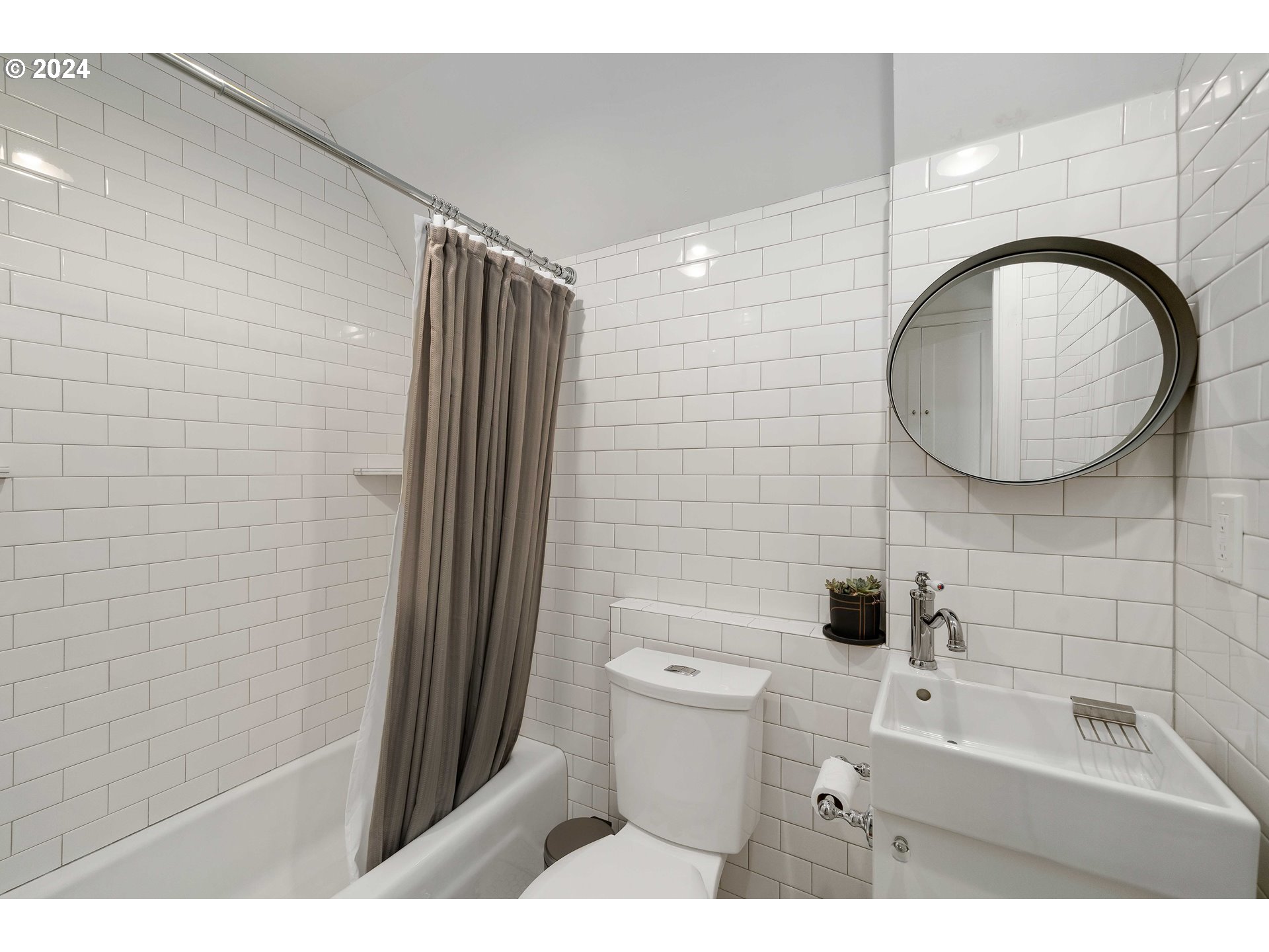 1826 Southwest Myrtle Street Portland, OR 97201 - Photo 33 of 42 Bathroom