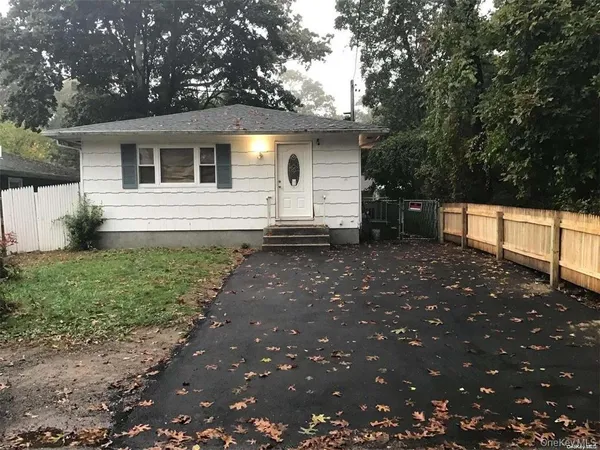 $420,000 | 20 Broadway, Mastic, NY 11950