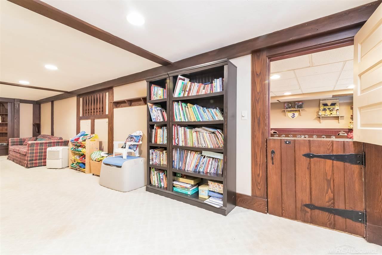 621 South Oxford Road Grosse Pointe Woods, MI 48236 - Photo 43 of 57