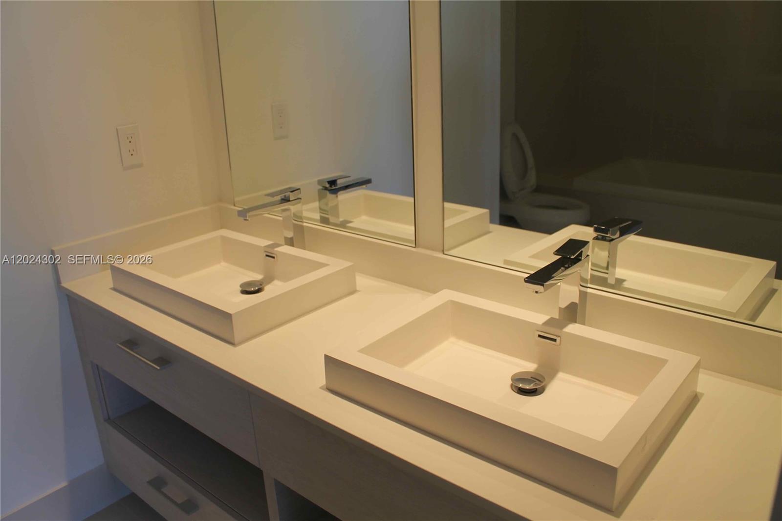 45 Southwest 9th Street, Unit 2109 Miami, FL 33130 - Photo 13 of 40 a bathroom with a sink and a mirror