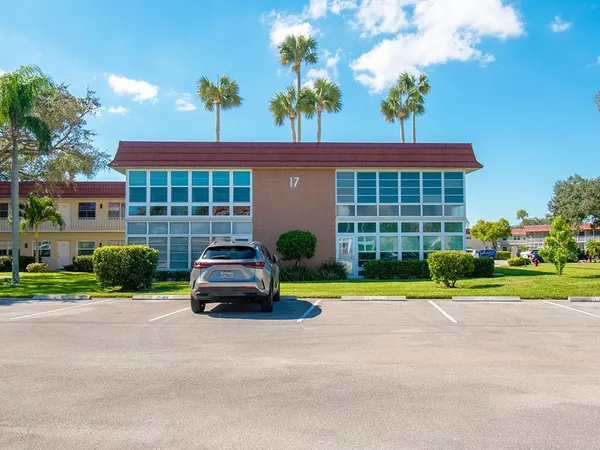$1,700 | 17 Vista Palm Lane, Unit 207, Vero Beach, FL 32962