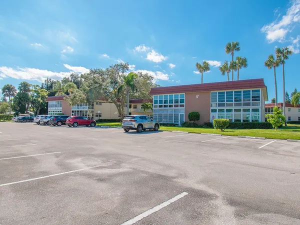 $1,700 | 17 Vista Palm Lane, Unit 207, Vero Beach, FL 32962