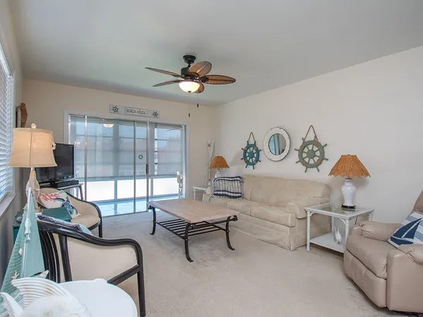 $1,700 | 17 Vista Palm Lane, Unit 207, Vero Beach, FL 32962