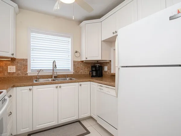$1,700 | 17 Vista Palm Lane, Unit 207, Vero Beach, FL 32962