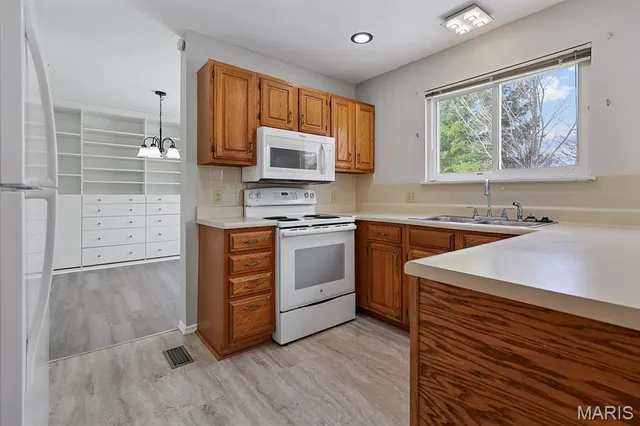 $275,000 | 4227 River Oaks Drive, Florissant, MO 63034