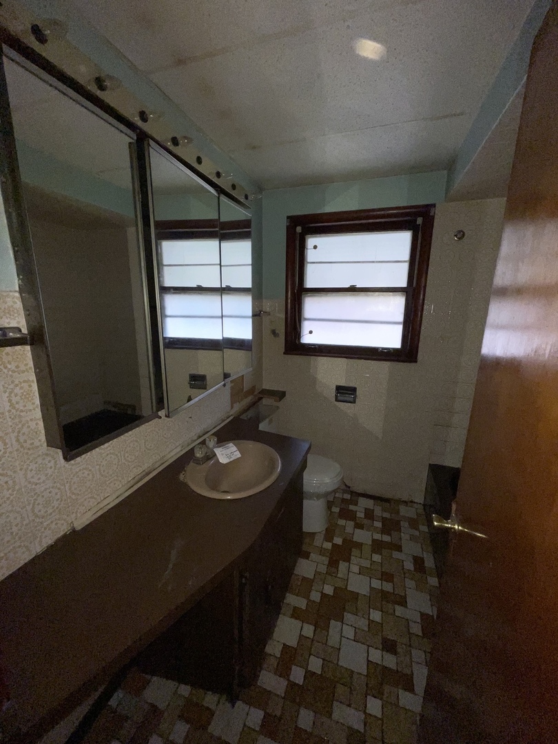 210 Calumet Boulevard Harvey, IL 60426 - Photo 6 of 23