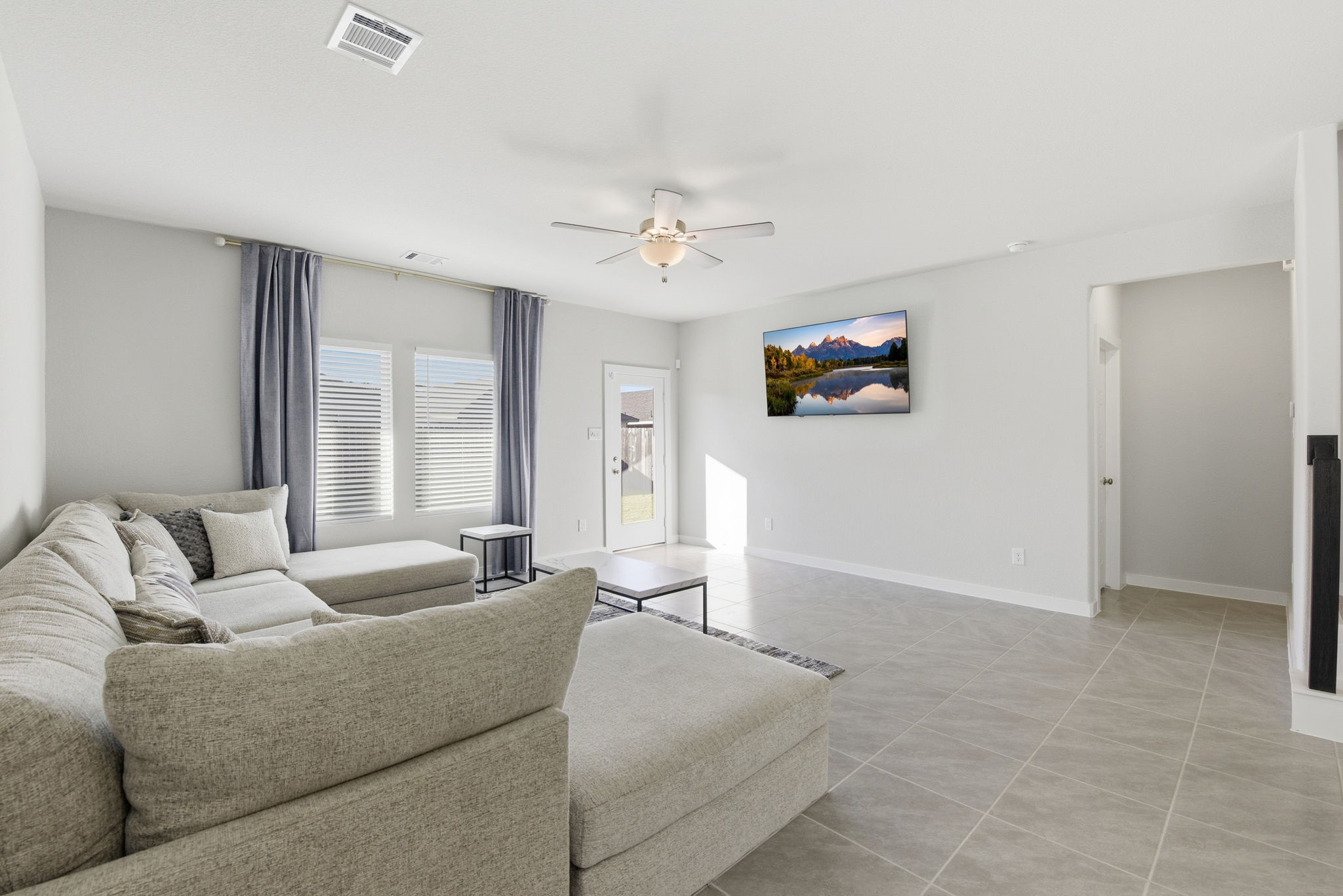 18623 Frost Ridge Drive Crosby, TX 77532 - Photo 16 of 40 a living room with furniture a ceiling fan and a window