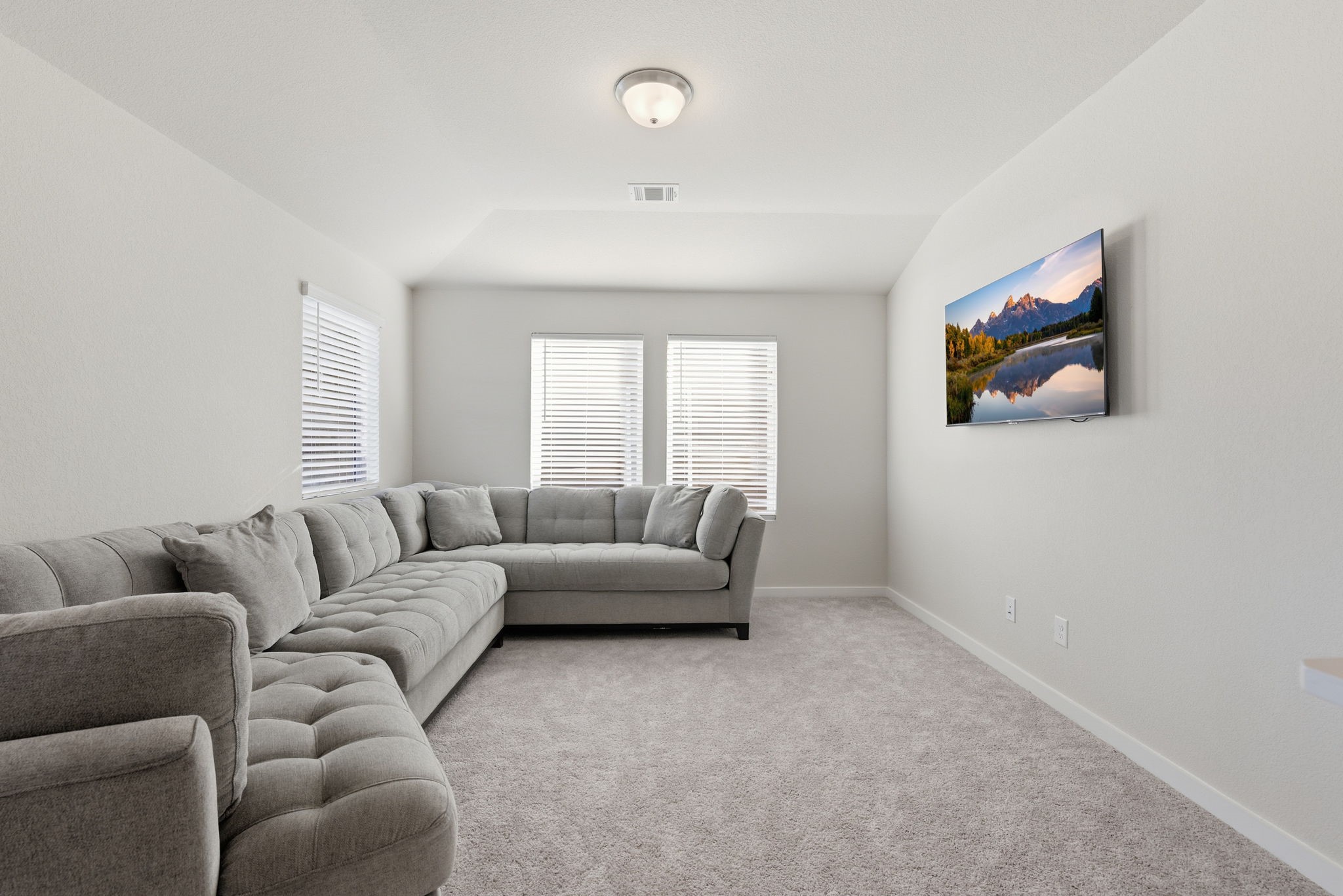 18623 Frost Ridge Drive Crosby, TX 77532 - Photo 28 of 40 a living room with furniture and a large window