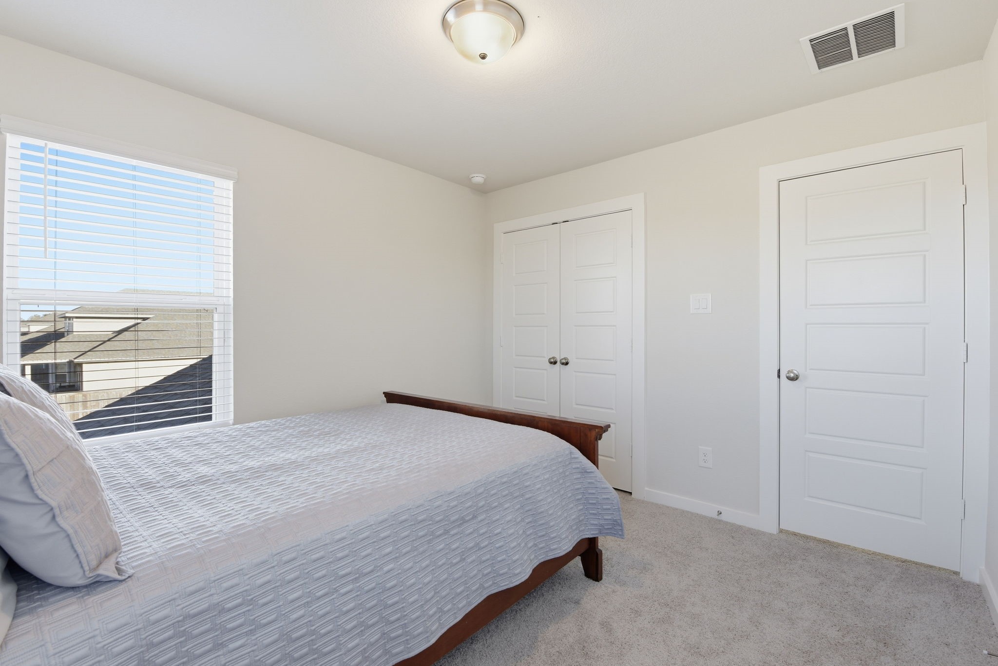 18623 Frost Ridge Drive Crosby, TX 77532 - Photo 33 of 40 a bedroom with a bed and walk in closet