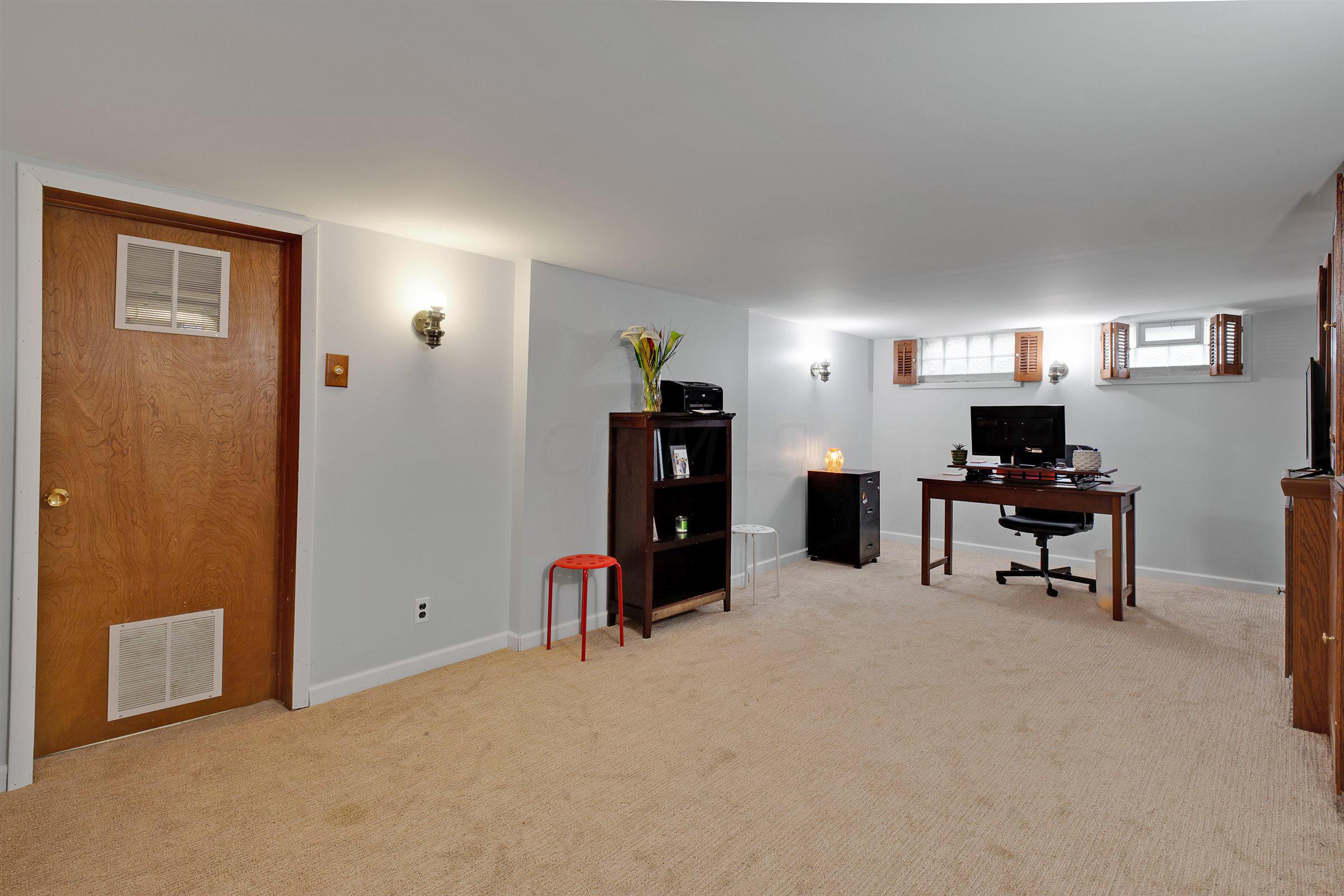 2244 Woodstock Road Columbus, OH 43221 - Photo 13 of 31