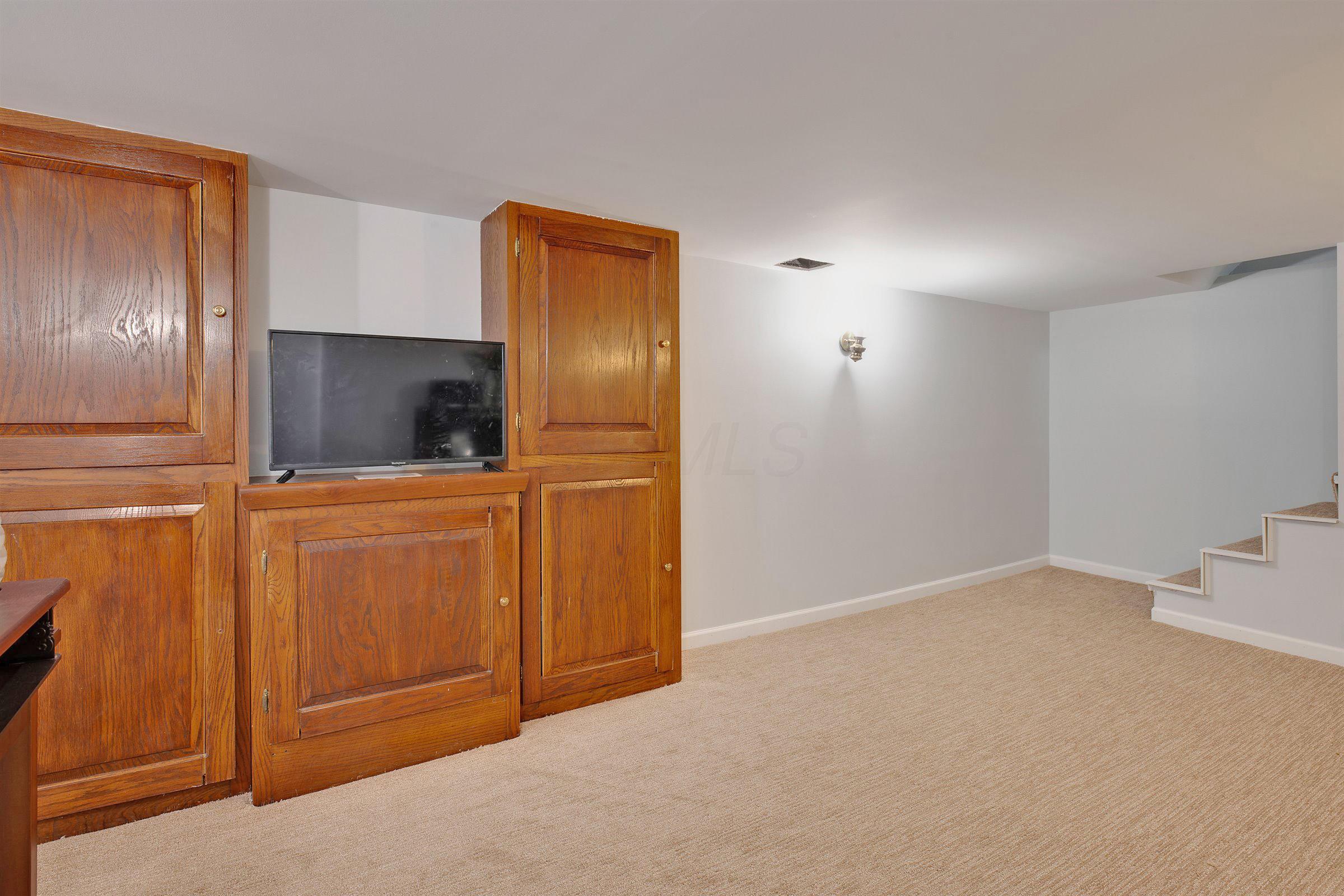 2244 Woodstock Road Columbus, OH 43221 - Photo 14 of 31