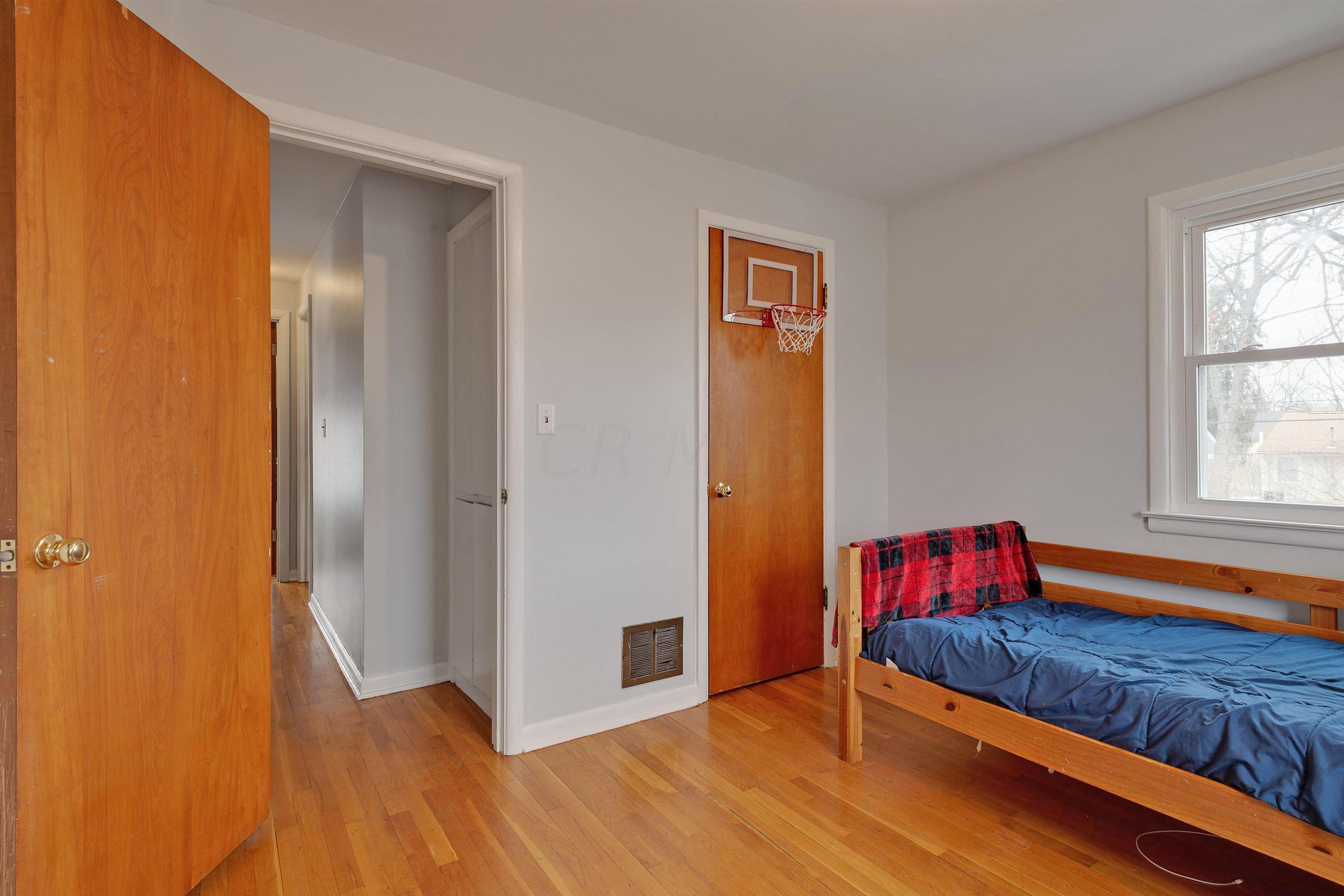 2244 Woodstock Road Columbus, OH 43221 - Photo 26 of 31