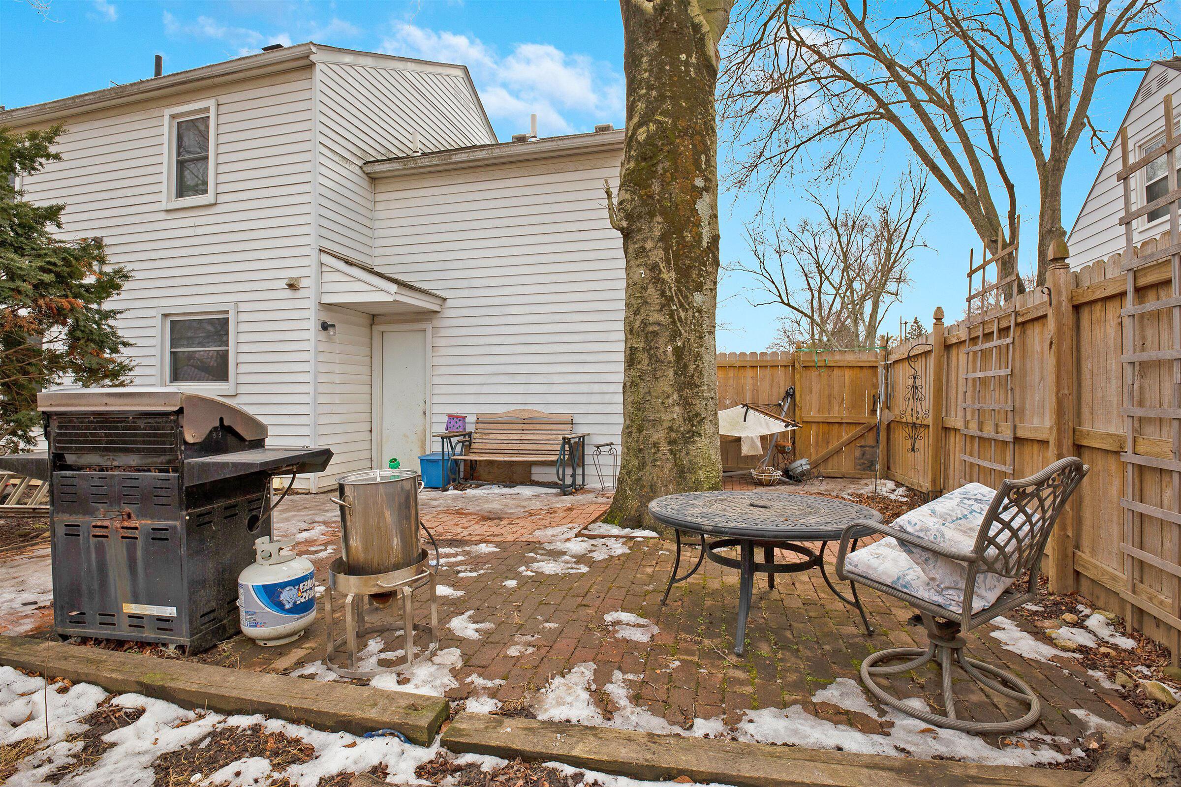 2244 Woodstock Road Columbus, OH 43221 - Photo 27 of 31