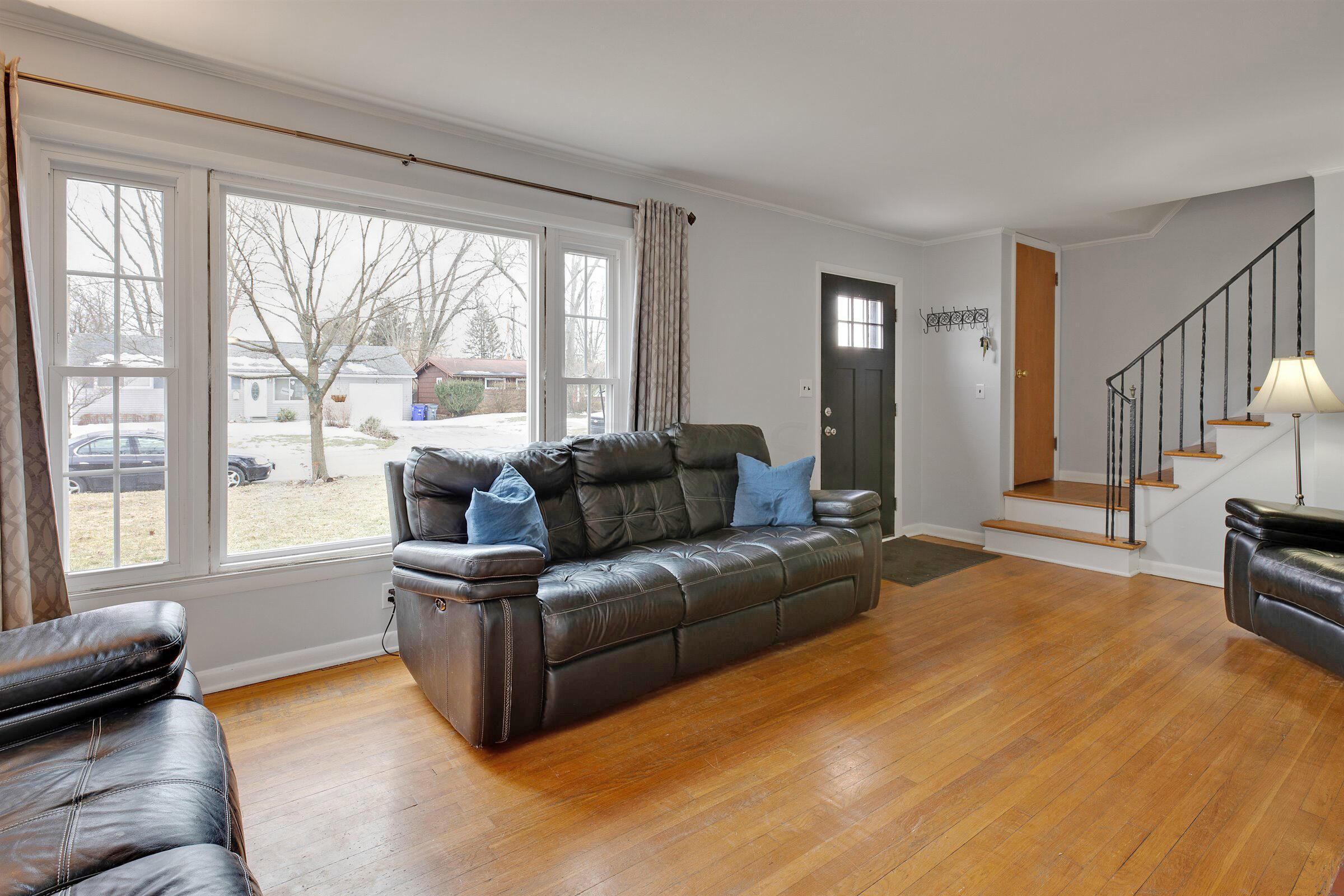 2244 Woodstock Road Columbus, OH 43221 - Photo 6 of 31
