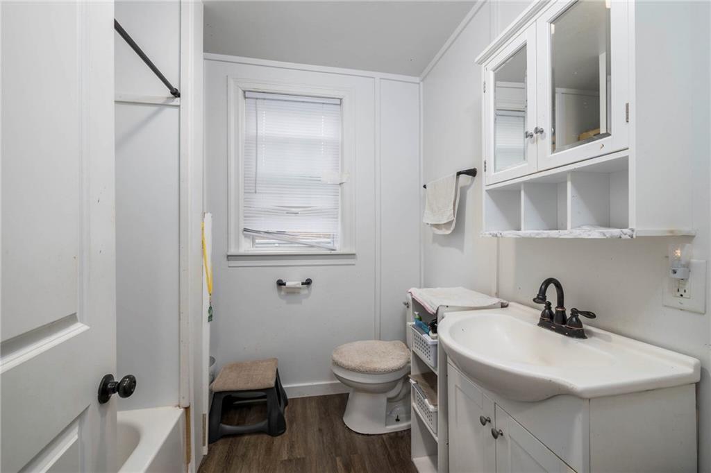 205 McMichael Road Carnegie, PA 15106 - Photo 11 of 26 FRONT HOUSE BATHROOM