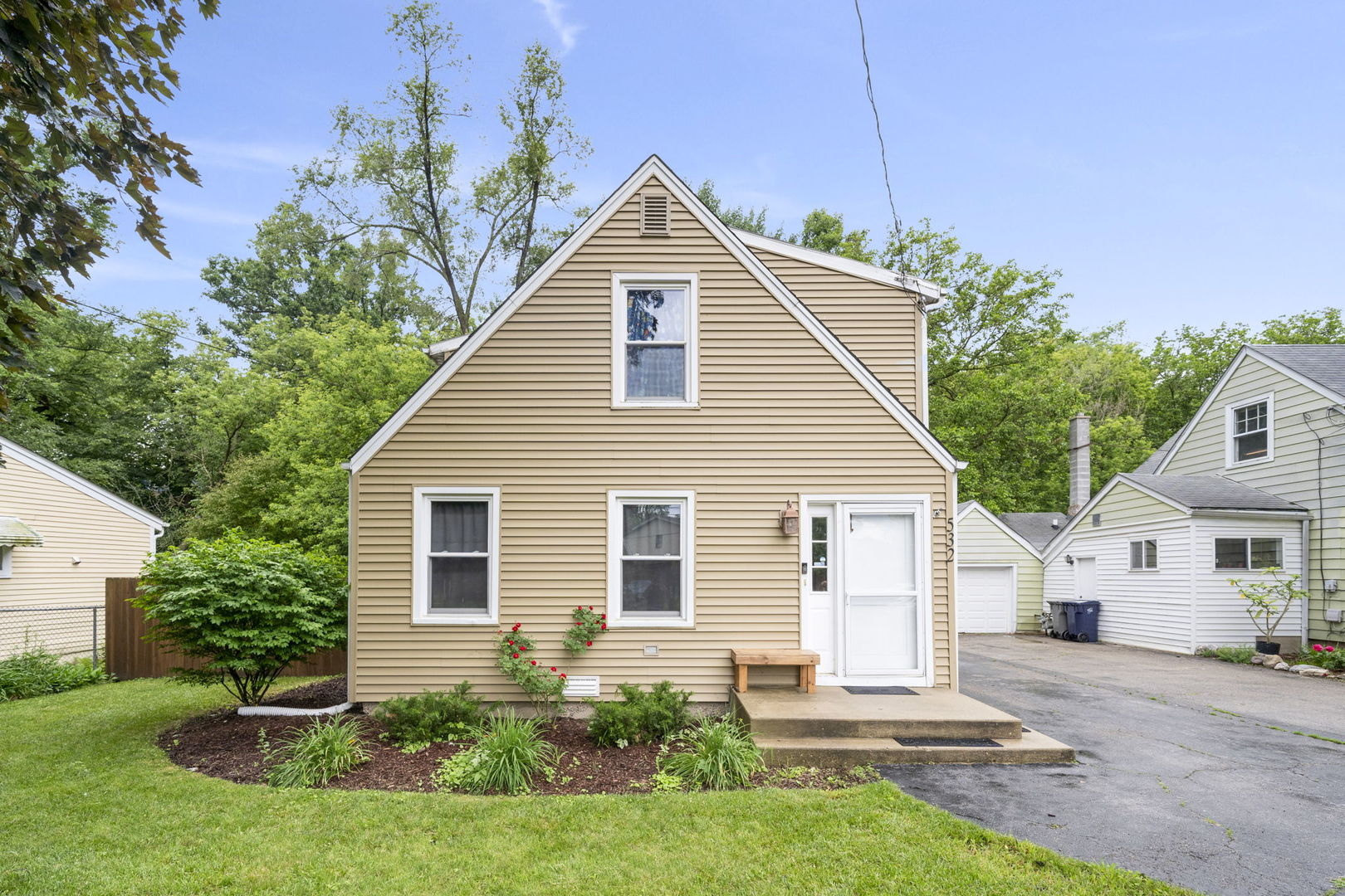 532 Willard Avenue Elgin, IL 60120 - Photo 1 of 19 a front view of a house with a yard