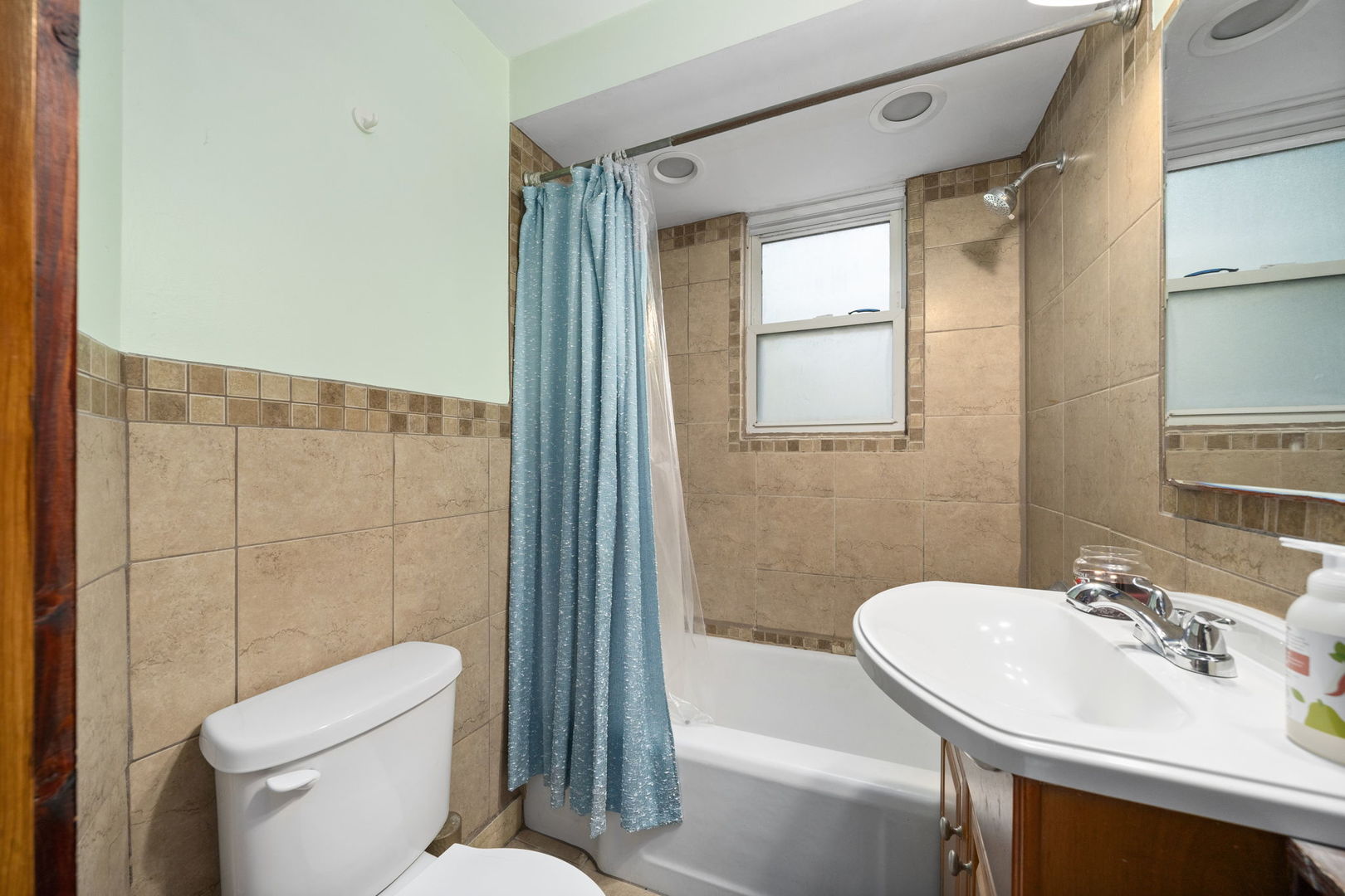 532 Willard Avenue Elgin, IL 60120 - Photo 11 of 19 a bathroom with a sink toilet and shower