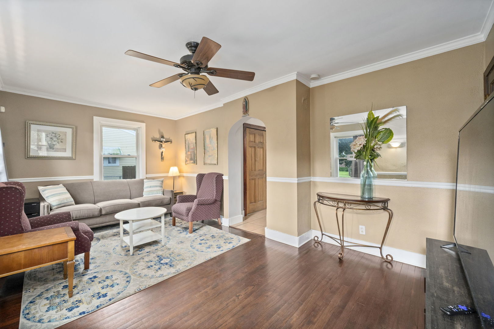 532 Willard Avenue Elgin, IL 60120 - Photo 3 of 19 a living room with furniture wooden floor and a window