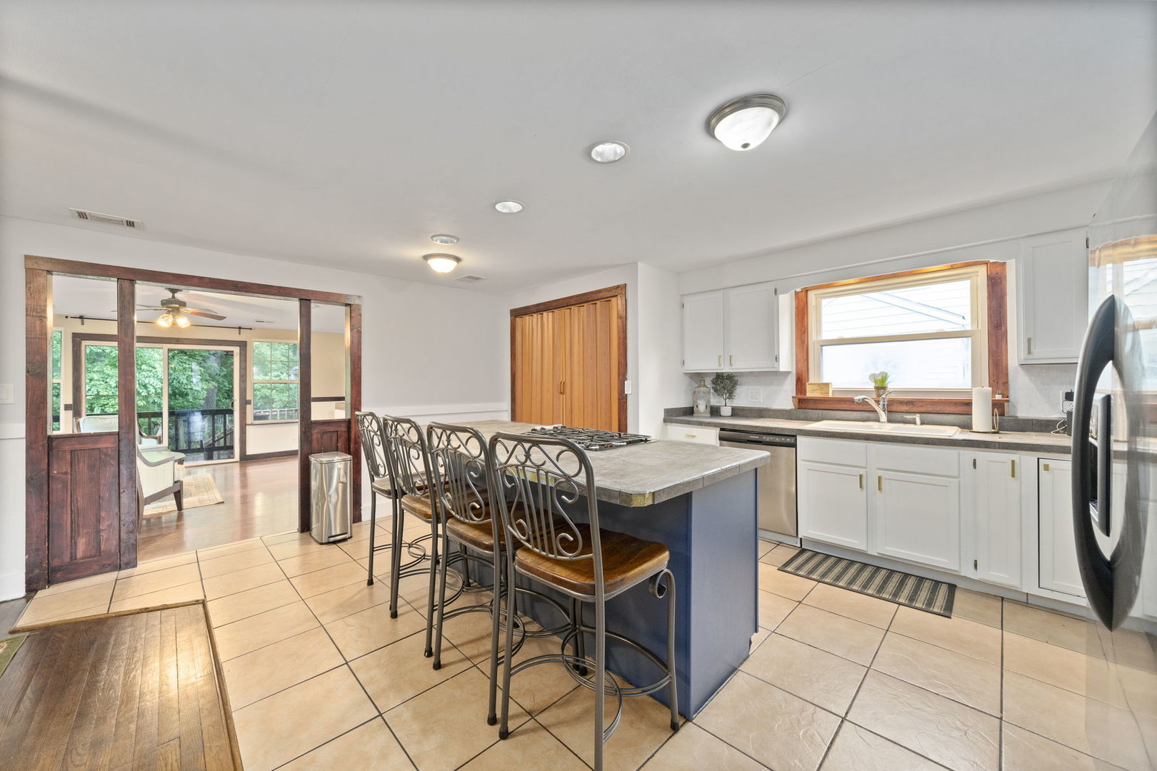 532 Willard Avenue Elgin, IL 60120 - Photo 5 of 19 a kitchen with a sink a counter top space and appliances