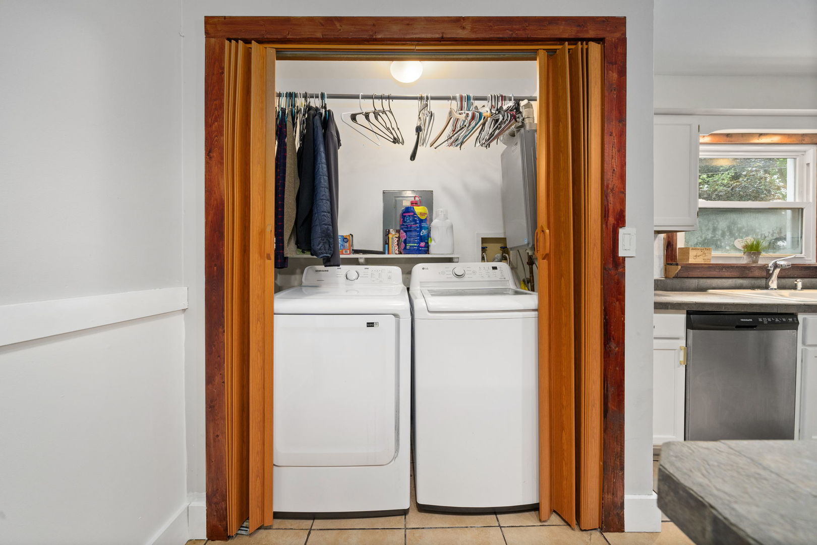 532 Willard Avenue Elgin, IL 60120 - Photo 8 of 19 a utility room with dryer and washer