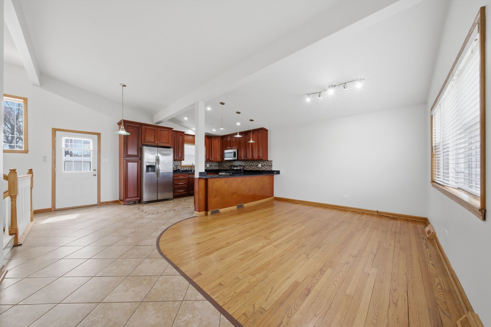 10725 Rutherford Avenue Worth, IL 60482 - Photo 11 of 44 a large room with closet and windows