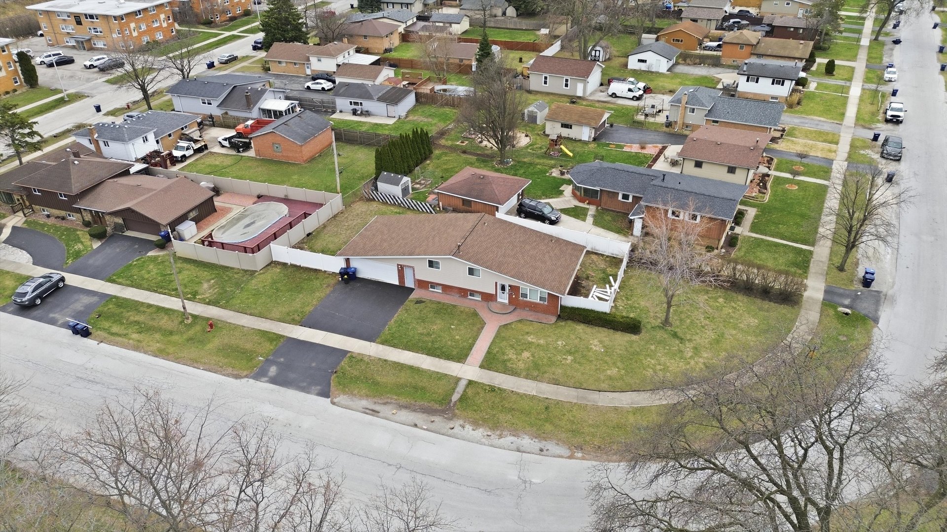 10725 Rutherford Avenue Worth, IL 60482 - Photo 43 of 44 an aerial view of residential houses with outdoor space
