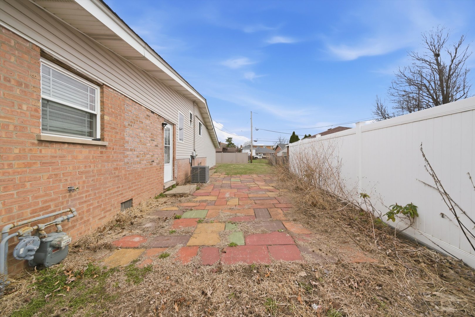 10725 Rutherford Avenue Worth, IL 60482 - Photo 7 of 44 a view of a backyard of the house