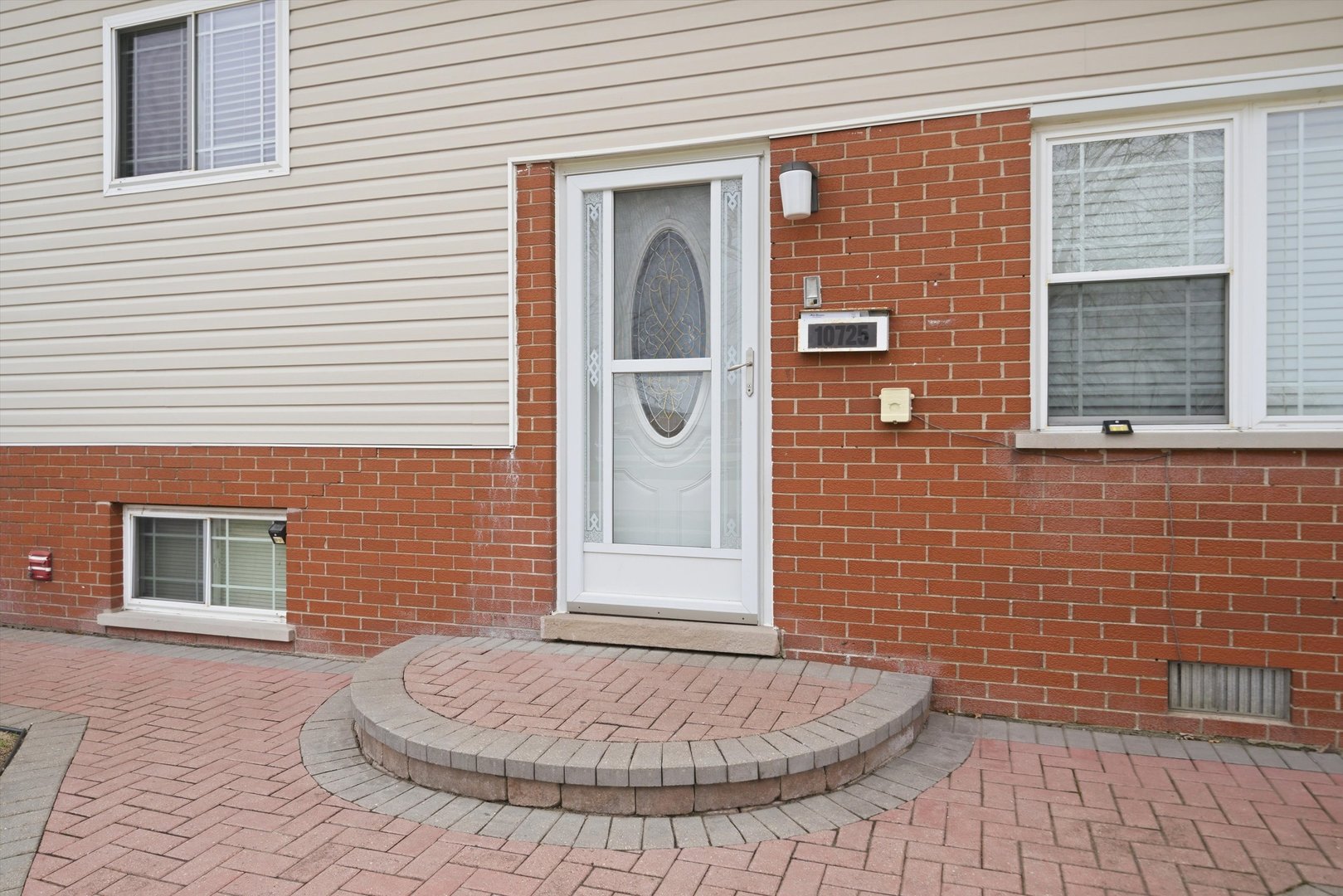10725 Rutherford Avenue Worth, IL 60482 - Photo 8 of 44 a view of a brick house with many windows