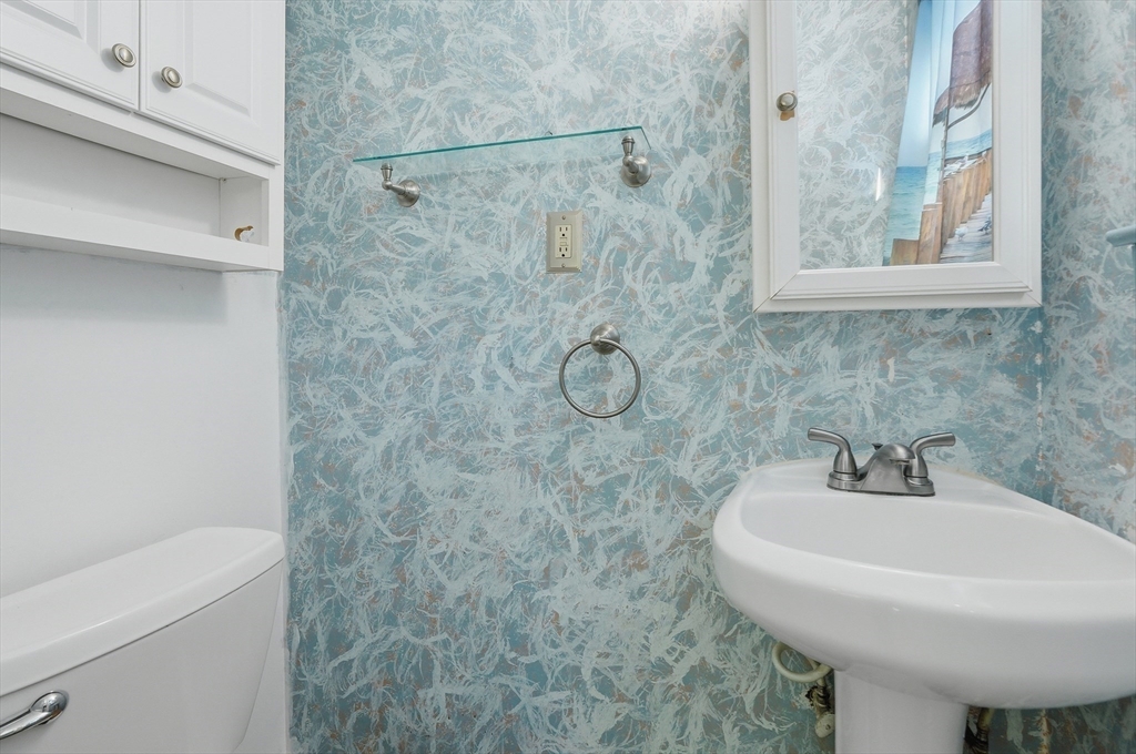 251 Shady Brook Lane Springfield, MA 01118 - Photo 16 of 32