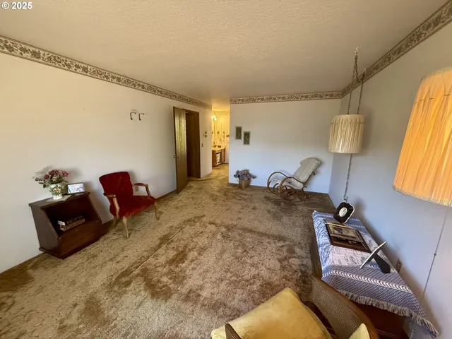 $319,000 | 159 Northeast Lombardy Drive, Roseburg, OR 97470