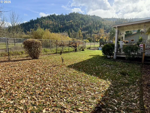 $319,000 | 159 Northeast Lombardy Drive, Roseburg, OR 97470