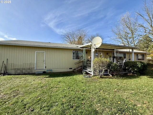 $319,000 | 159 Northeast Lombardy Drive, Roseburg, OR 97470