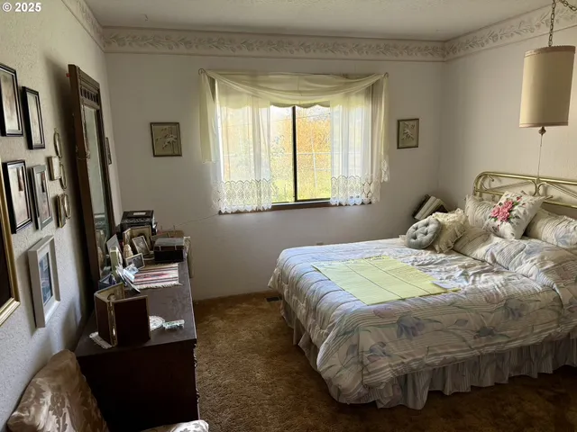 $319,000 | 159 Northeast Lombardy Drive, Roseburg, OR 97470