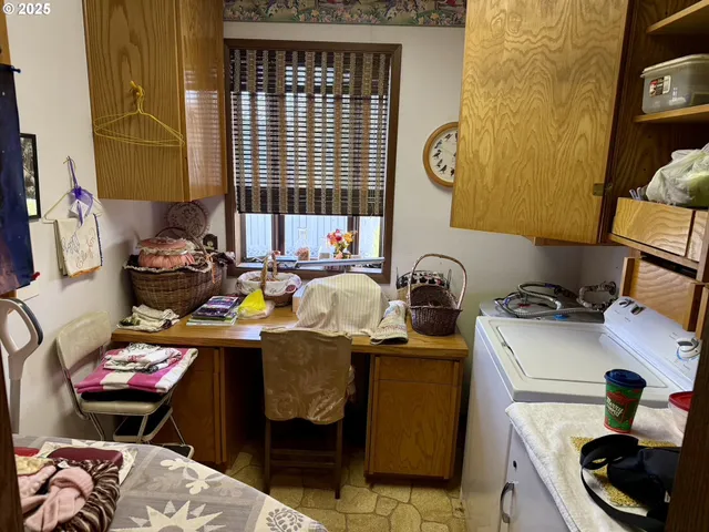 $319,000 | 159 Northeast Lombardy Drive, Roseburg, OR 97470